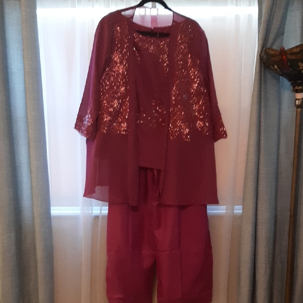 3 Piece Set Elegant Burgundy Sequin Ensemble NWT Size 20W.
